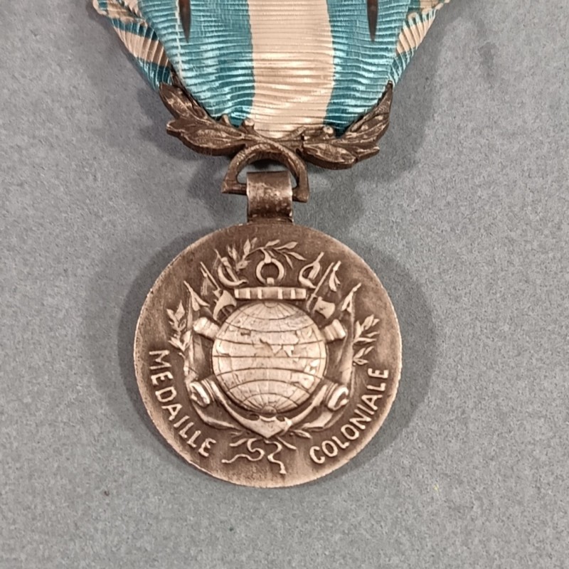MEDAILLE COLONIALE AVEC BARRETTE EXTREME ORIENT COMMEMO INDOCHINE FABRICATION ARTHUS BERTRAND